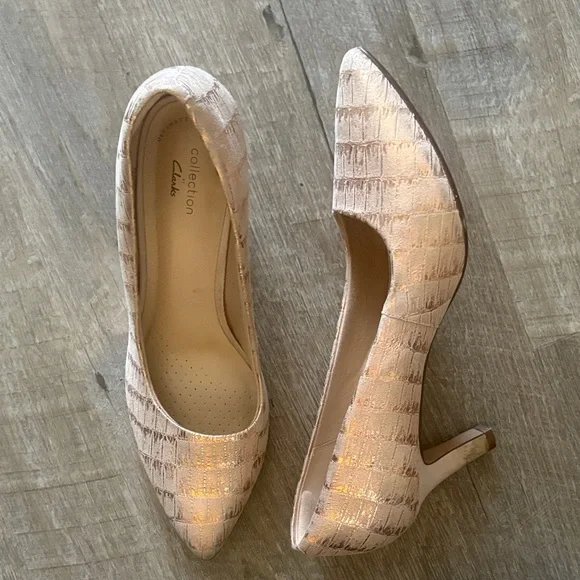 Clarks Women's Textured Cream Heels - Picture 5 of 5